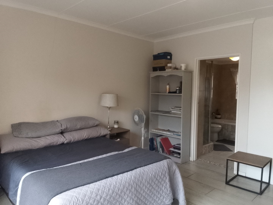 To Let 3 Bedroom Property for Rent in Loerie Park Western Cape